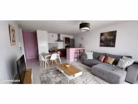 appartement centre village 65m2 terrasse couverte 10m2 place parking privative