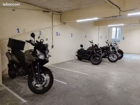 emplacement parking moto