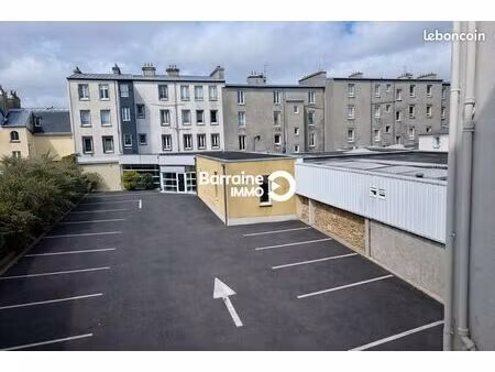 local 860 m² brest