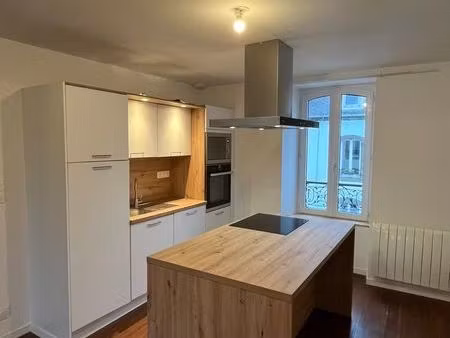 superbe t3 rénové de 64 m² – lumineux  tout équipé & garage