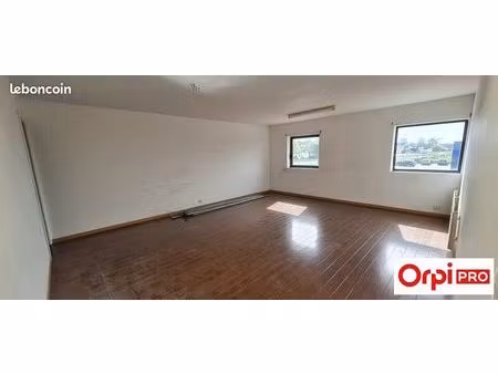 bureau 220 m²
