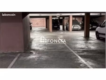rare : place de stationnement intérieure en résidence sécurisée
