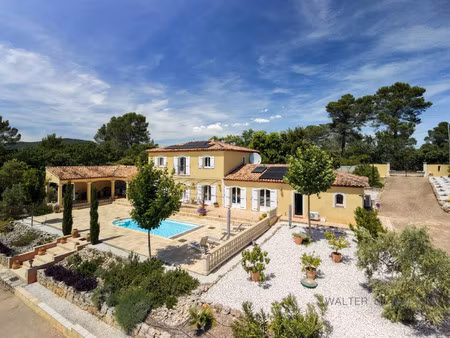 maison de luxe à vendre à besse-sur-issole