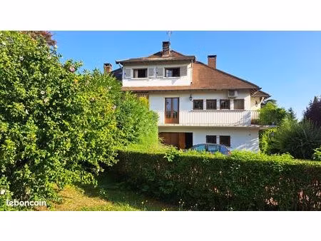 maison de 320 m² à cuisery  village du livre (71)