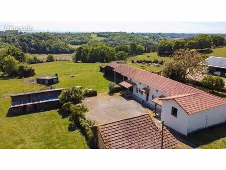 corps de ferme de plain-pied avec dépendances entre geaune et eugénie-les-bains