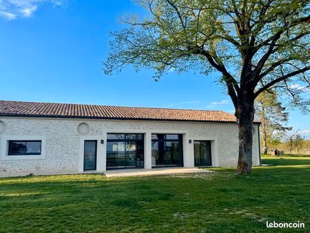 maison en pierre rénovée avec 3 ha et installations équestres