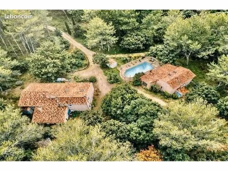 domaine d’exception en provence avec maison principale et 4 logements locatifs indépendant