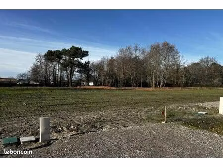 terrain 930 m² margaux