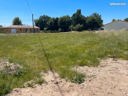 terrain 1 050 m² gauriaguet