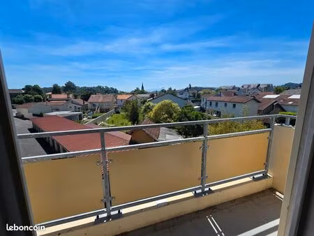 t3 avec vue pyrénées  balcon  cave et garage – bizanos