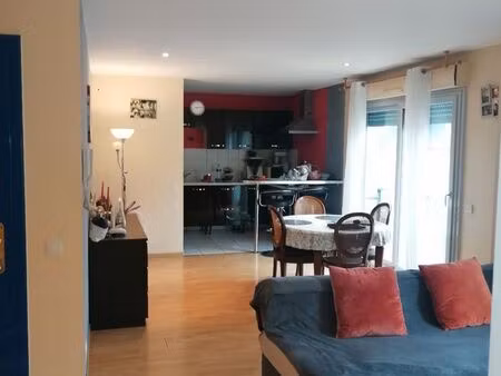 t2 meublé lumineux 56 m² + garage – centre blois / gare – 640 cc