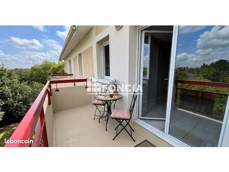 cenon – t2 en dernier étage avec balcon  parking et belle luminosité