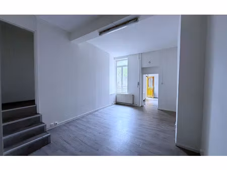 location appartement  m² t-4 à la fère  575 €