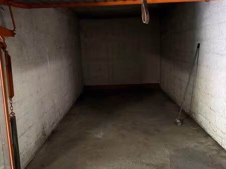 garage fermé 13 m² – vaulx-en-velin
