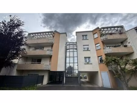 studio calme avec terrasse et parking | beaumont | proche chru