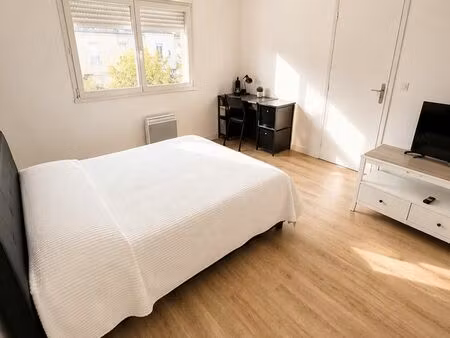 ? f1 meublé 35 m² – parking – emplacement premium proche roissy / senlis