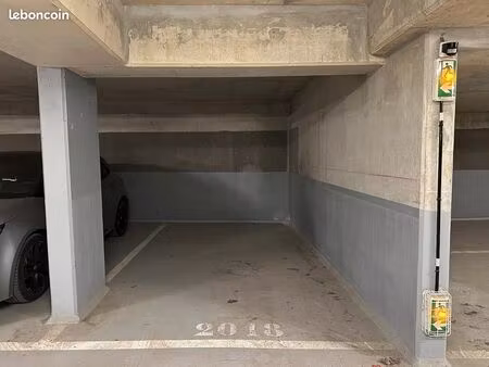 place de parking sécurisée - saint-maur-des-fossés - rer a la varenne