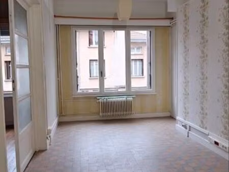 local professionnel  3 pièces  de 65 m2  proche cours léopold et place carnot  libre de su