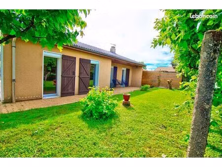 maison de plein pied  avec jardin  et garage