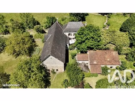 propriété 5 pièces 136 m²
