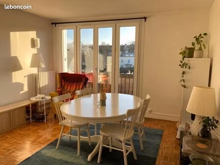 appartement 3 chambres avec garage à environ 8 minutes de la gare de chantilly à pied