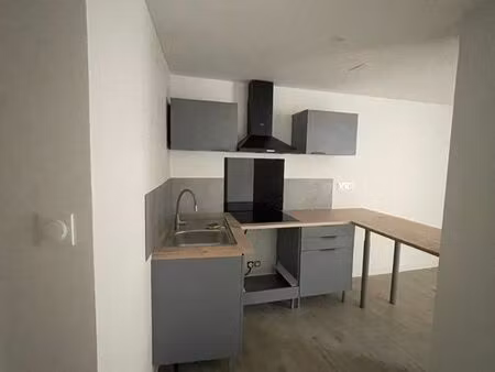 à louer – charmant studio entièrement rénové à jarnac