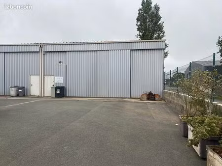 entrepôt 197 m² saint jean de linieres