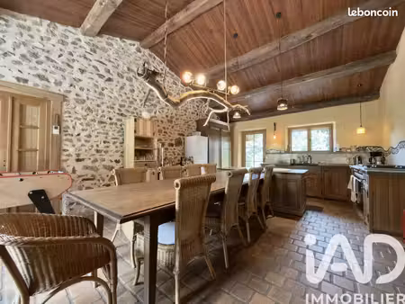 propriété 4 pièces 140 m²