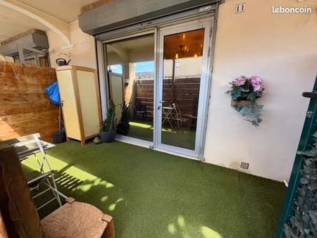 boutique 56 m² arles