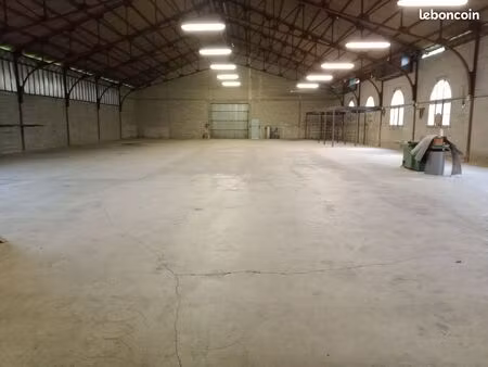 location emplacement dans hangar