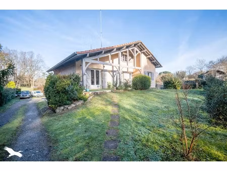 maison de luxe à vendre à léon