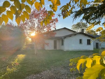 maison en pierres  dépendances et 3 hectares