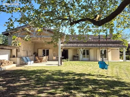 maison en pierre à la campagne