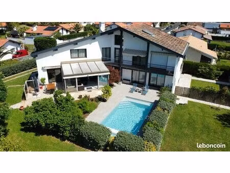 propriété 7 pièces 240 m²