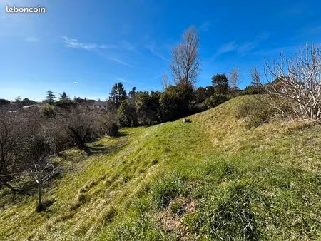 terrain 1010m²
