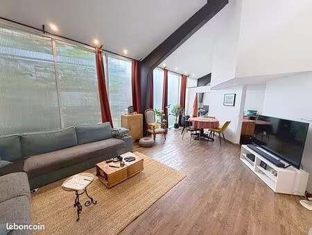 loft/atelier/surface 4 pièces 150 m²