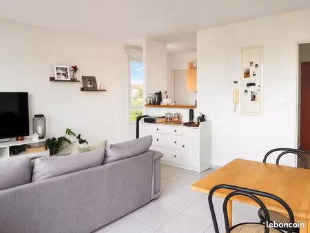 charmant t3 lumineux au calme avec balcon et parking