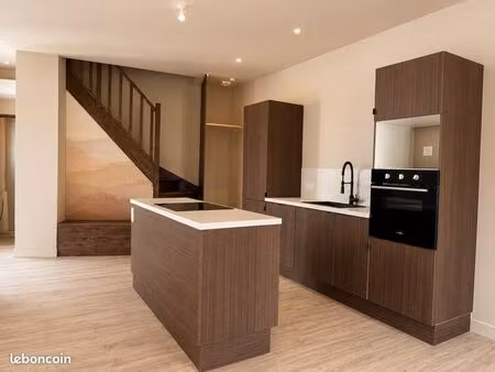 duplex entièrement rénové – hyper centre mâcon – climatisation – patio privatif