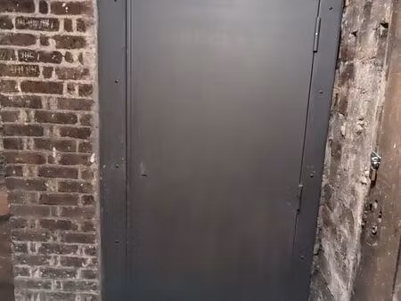 cave 4m² avec porte blindée métro abbesses sacré-cœur montmartre place du tertre box local