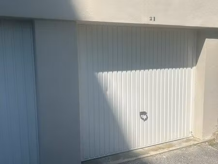 vente garage proche clinique val d’ouest
