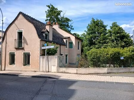 charmante maison 6 pièces 90m² avec jardin et stationnement véhicule à proximité immédiate