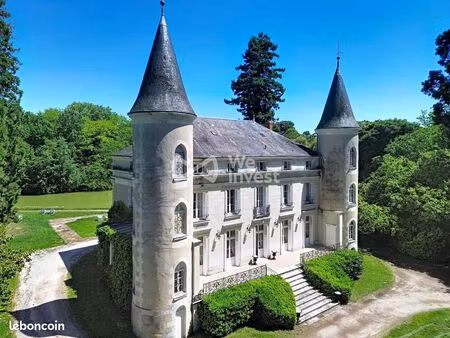 château 30 pièces 1169 m²