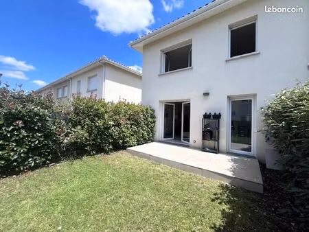 villa 4 pièces 79 m²