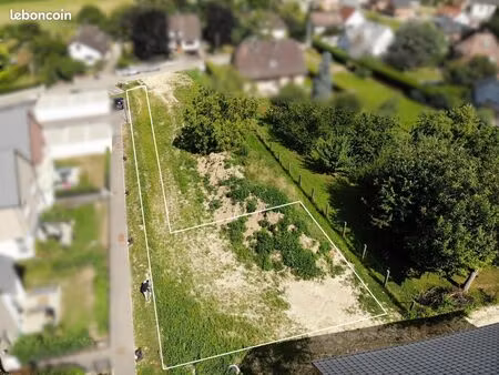 terrain 815 m²