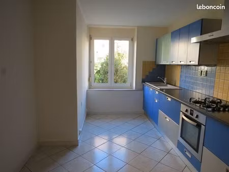 appartement f5 rénové dans maison de 2 logements