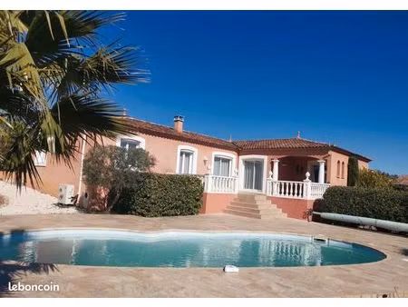 villa d’architecte de plain-pied avec piscine et garage – environnement calme et recherché