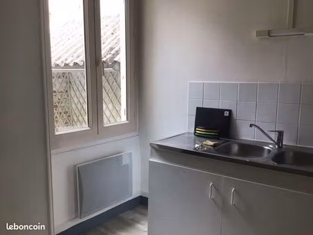 t 1 bis avec courette a louer premier juillet centre bauge en anjou