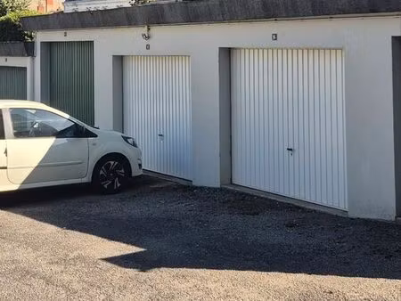garage fermé 18 m² + place extérieure — gare mâcon-ville à 2 min