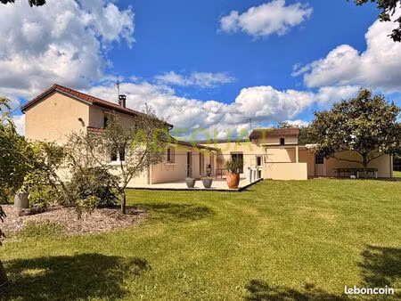 maison 8 pièces 230 m²
