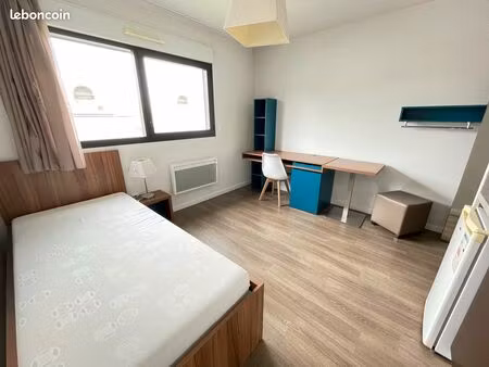 studio meublé avec stationnement privatif
